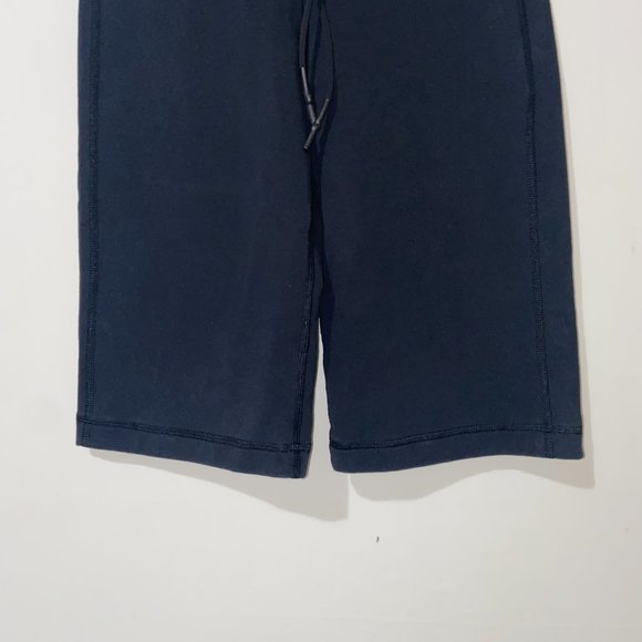 Lululemon Women's Black Shorts - Size 2 - Picture 4 of 8